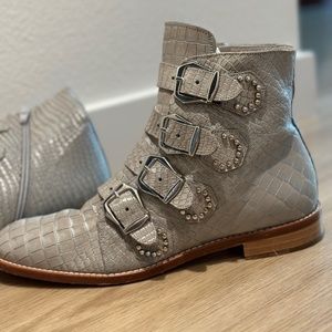 Pertiti boots look like Givenchi